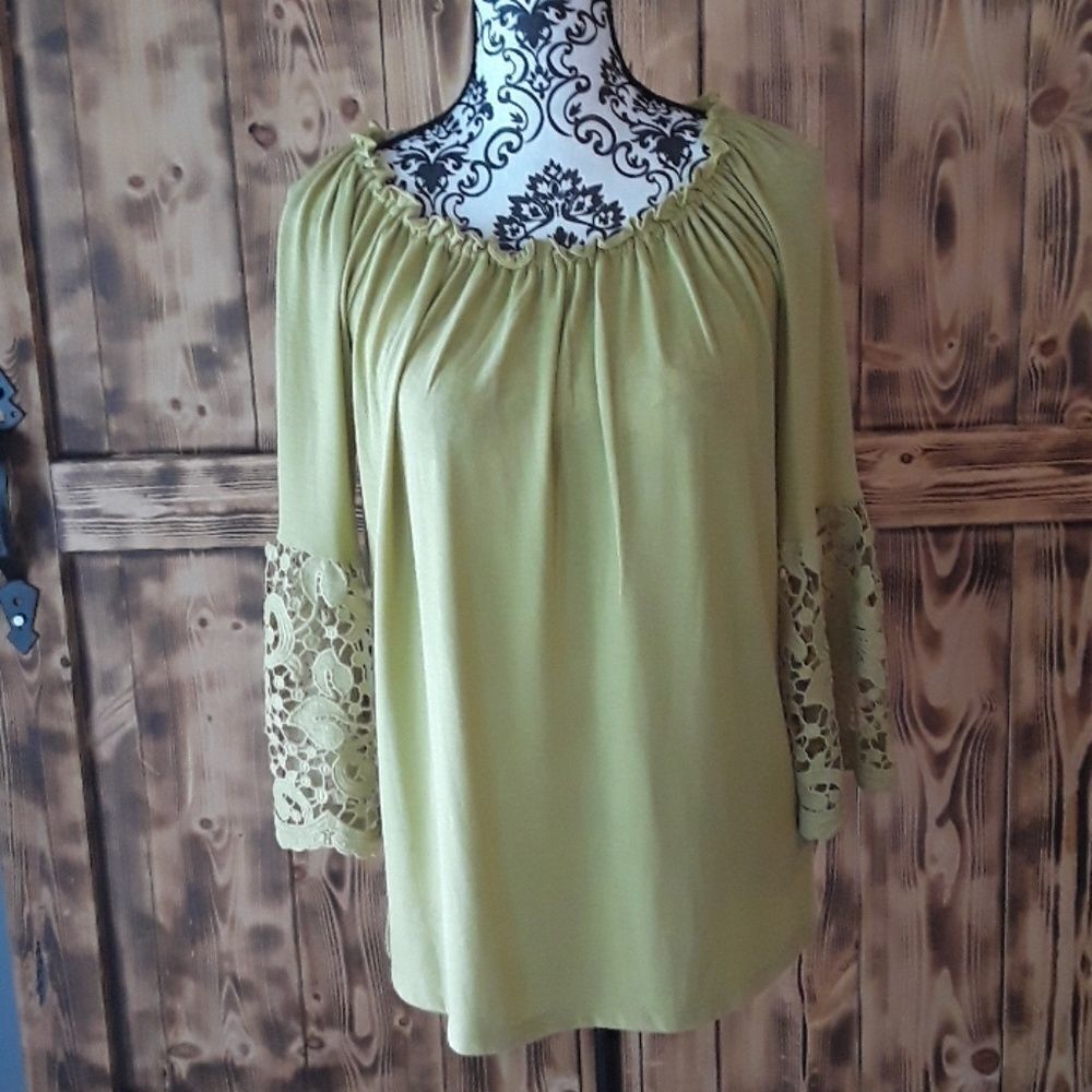 Melissa Paige Xs Mustard Color Top